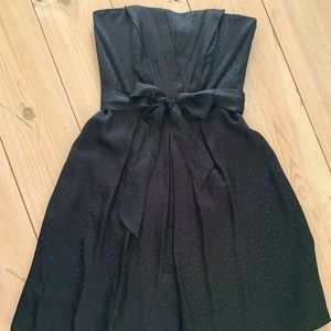 Beautiful White House Black Market Dress